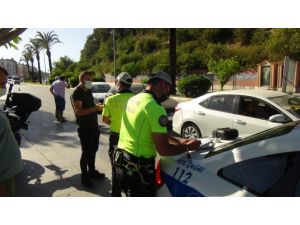 Kırmızı ışıkta geçtiler karı koca polise beddua ettiler