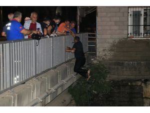 Adana’da Kontrolden Çıkan Tır Dereye Düştü: 1 Yaralı