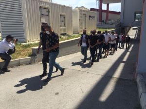 Evlerinden Uyuşturucu Seraları Çıktı, "İçiciyiz" Dediler