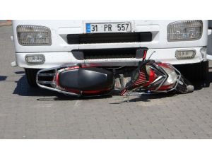 Tırın Altında Kalan Elektrikli Bisiklet Sürücüsü Hayatını Kaybetti