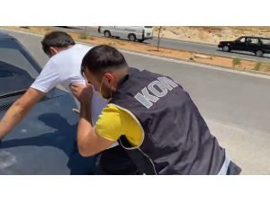 Gaziantep’te Şüpheli Araçta 980 Paket Kaçak Sigara Ele Geçirildi