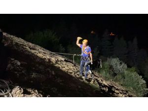 Otomobil 100 Metrelik Uçurumdan Aşağı Düştü: 1 Ölü, 4 Yaralı