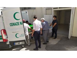 Aracın Altında Kalan Küçük Kız Hayatını Kaybetti