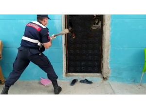 Uyuşturucuyu İmha Etmek Üzereyken Yakalandı