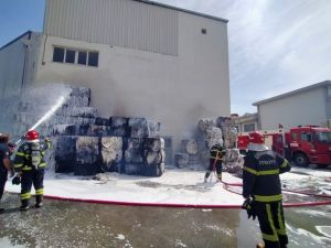 Fabrika Yangını Büyümeden Söndürüldü