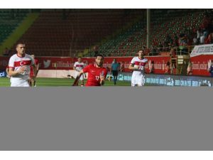 Hazırlık Maçı: Türkiye: 2 - Azerbaycan: 1 (İlk Yarı)