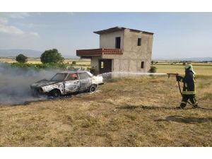 İtfaiye Personelinin Otomobili Yandı, Yardımına Arkadaşları Yetişti