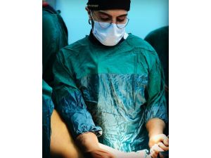 Hastanede Kendisini Uyaran Doktoru Bıçakladı