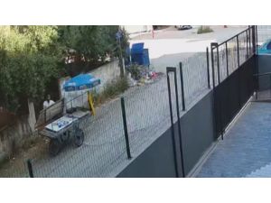 Bahçenin Demir Kapısını Böyle Çaldı