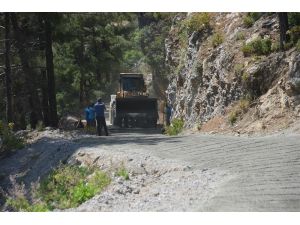 Alanya Belediyesi’nden Süleymanlar Mahallesi beton yol çalışması