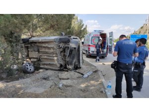 Direksiyon Hakimiyetini Kaybedince Takla Attı: 2 Yaralı