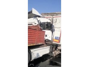 Tır Önündeki Tıra Çarptı: 1 Yaralı