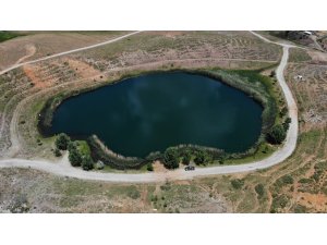 Torosların nazar boncuğu Dipsiz Göl, buz gibi suyu ve mavi rengiyle ziyaretçilerini bekliyor