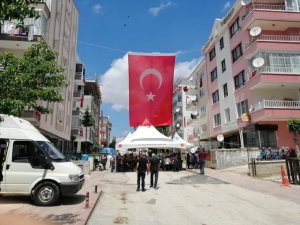 Şehit Hüseyin Keleş’in Yaşadığı Sokakta Vatandaşlar Şehit Ailesini Yalnız Bırakmadı