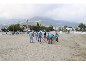 Alanya Galip Dere Plajı’nda yeni sezon hazırlıkları