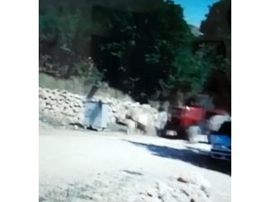 Ailesine yardım için geldi, traktörün altında kaldı