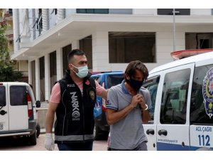 Alanya’da 2 ayrı adrese uyuşturucu baskını