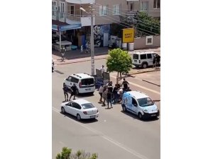 Cadde ortasında yumruklu sopalı kavga