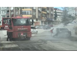 Seyir Halindeki Otomobil Alev Aldı, Yangını İtfaiye Ekipleri Söndürdü