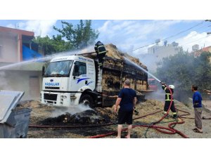 Hatay’da Saman Yüklü Kamyon Yandı