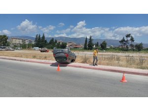 Virajı Alamayan Otomobil Takla Attı, Sürücüsü Yaralandı
