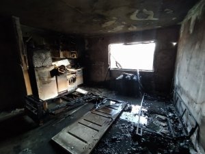 Apartman Dairesinde Yangın: 3 Kişi Dumandan Etkilendi