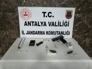 Alanya’da uyuşturucu operasyonu: 2 gözaltı