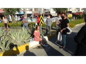 Kırmızı ışık ihlali yapıp motosiklete çarpan sürücü şoka girip gözyaşlarına boğuldu
