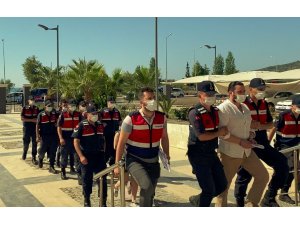 Beyzbol sopalı, baltalı yağma çetesi şüphelileri adliyeye sevk edildi