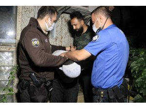 Klima Hırsızı Saklandığı Kafenin Bahçesinde Yakalandı