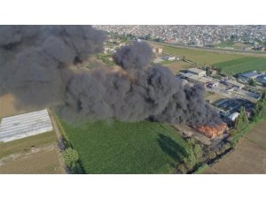 Geri Dönüşüm Fabrikasının Deposunda Çıkan Yangın Drone İle Görüntülendi