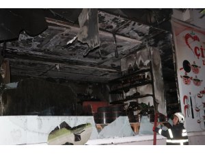 Yanan İş Yerinde Mahsur Kalan İşçiyi Kurtarmak İçin Seferber Oldular