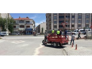 Triportörle Elektrikli Bisiklet Çarpıştı: 2 Yaralı
