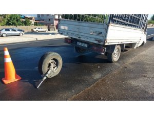 Hatay’da Kamyonet İle Otomobil Çarpıştı: 2 Yaralı