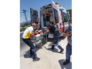Antalya’da otomobil takla attı: 2 yaralı
