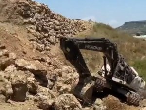 İstinat duvarı yapımında toprak kaydı: 2 yaralı