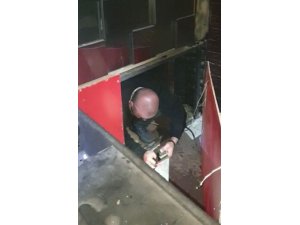 Eğlence Mekanında Sahnenin Altına Ve Tuvalete Saklandılar