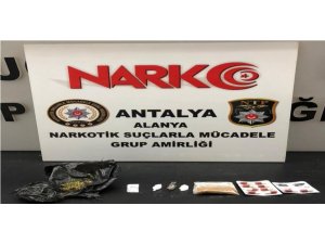 Alanya’da polisten uyuşturucu baskını: 3 gözaltı