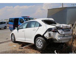 Hatay’da Akaryakıt Tankeri İle Otomobil Çarpıştı: 2 Yaralı