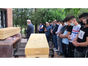 Otomobil Direğe Çarptı: 2 Çocuk Öldü, 3 Çocuk Yaralandı