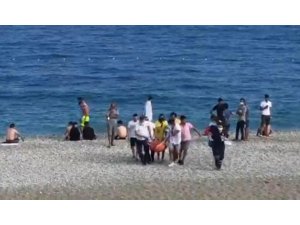 Denize giren yerleşik Rus kadın, boğulma tehlikesi yaşadı