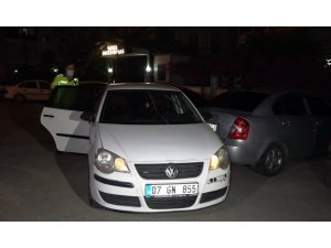 Kısıtlama saatinde polisi peşine taktı: 2 araca çarpıp yakalandı