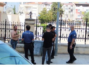 Tartıştığı adamı kulağından vuran transseksüel şahıs kendini eve kilitledi