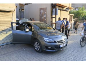 Adana’da Polisten Kaçan Otomobil 3 Kilometre Kovalandıktan Sonra Yakalandı