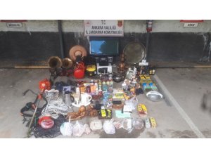 Dur İhtarına Uymayan Kamyonetten Çok Sayıda Çalıntı Eşya Çıktı