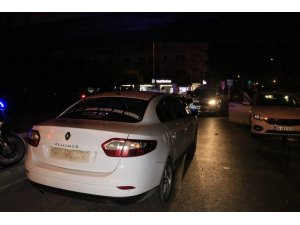 Polisten Kaçan Alkollü Sürücü 2 Kilometre Kovalamanın Ardından Taksiye Çarpınca Yakalandı