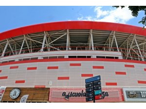 Antalyaspor Stadyumu’ndan çıkan dumanlar itfaiye ve polisi alarma geçirdi