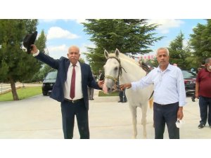 Dyp’li Eski Belediye Başkanı Demirel’in Mezarına Kıratla Girdi