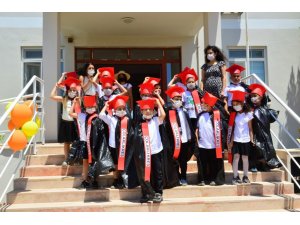 Manavgat’ta 324 öğrenci ilk karnelerini almanın mutluluğunu yaşadı