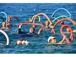 Mavi Bayraklı Plajda Su Cimnastiği Başlıyor